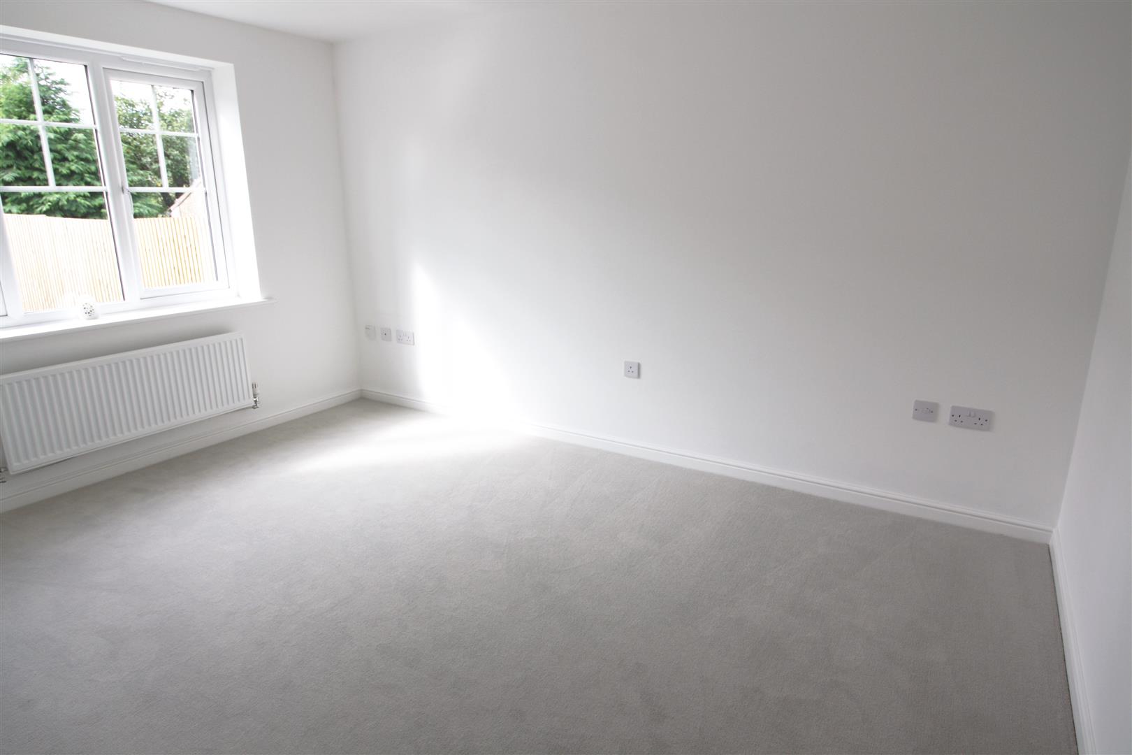 8 Laund Gardens, Lancaster, LA2 0LE